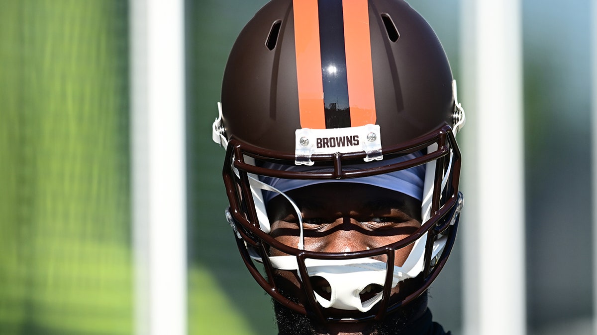Player with Browns helmet