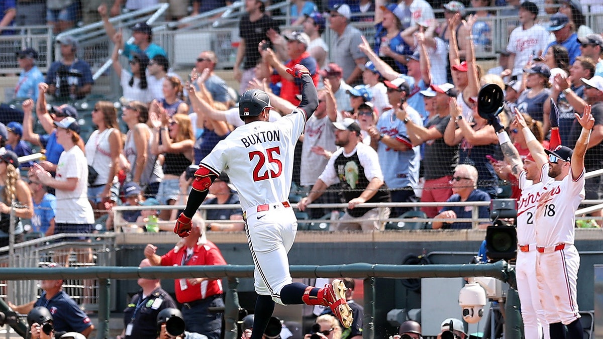 Byron Buxton homering