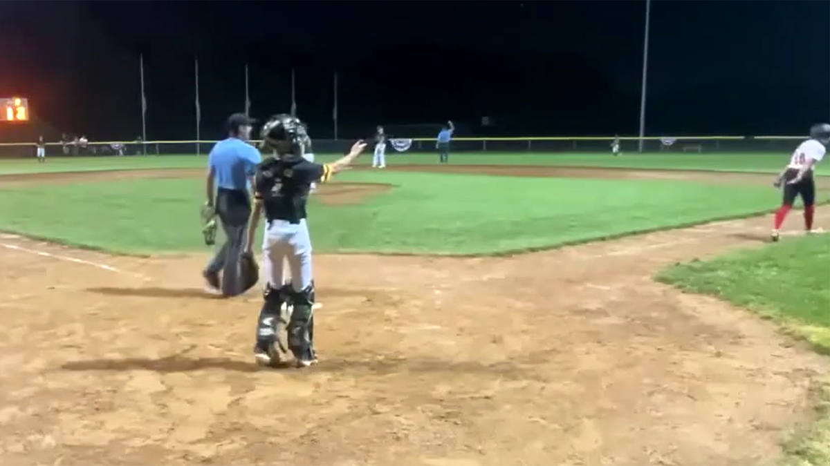 Catcher pointing
