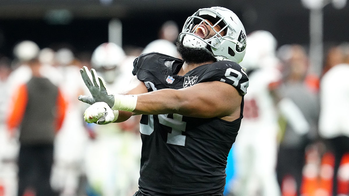 Christian Wilkins tried to ‘playful’ kiss Raiders teammate on forehead before being cut: report