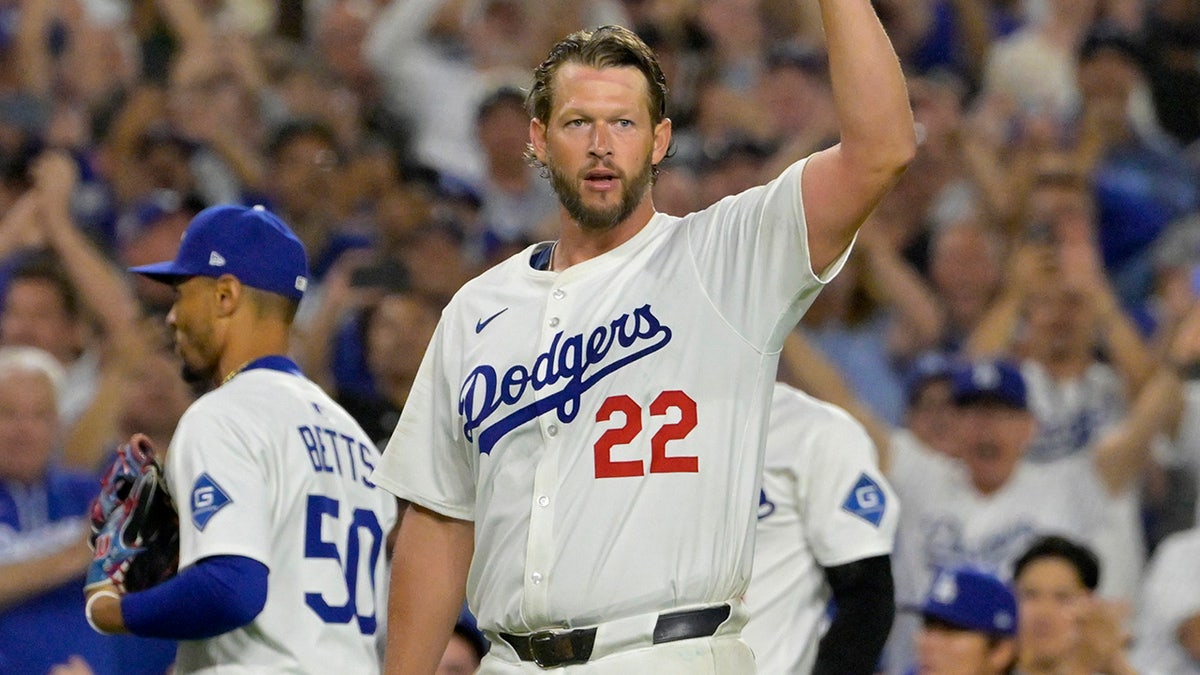Clayton Kershaw nods to crowd