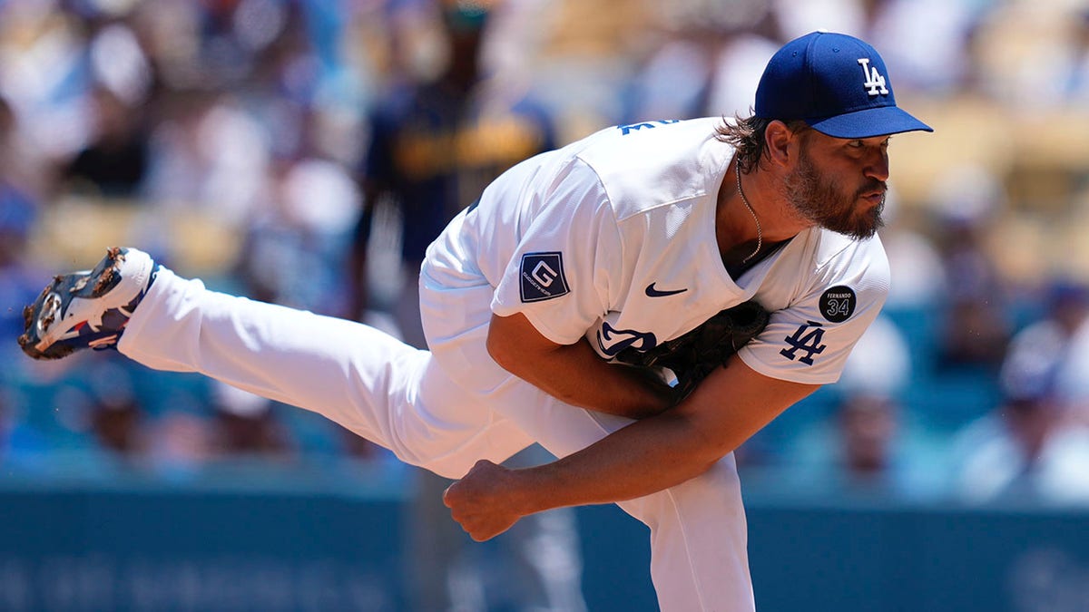 Clayton Kershaw vs nan Brewers