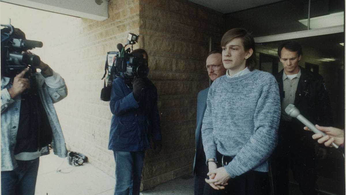 David Brom was accompanied by a car on the handcuffs
