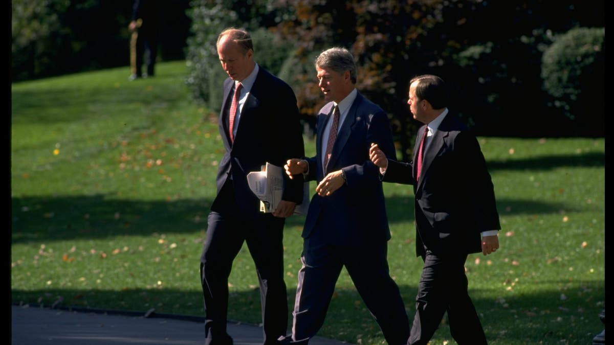 Gergen with Clinton during his presidency