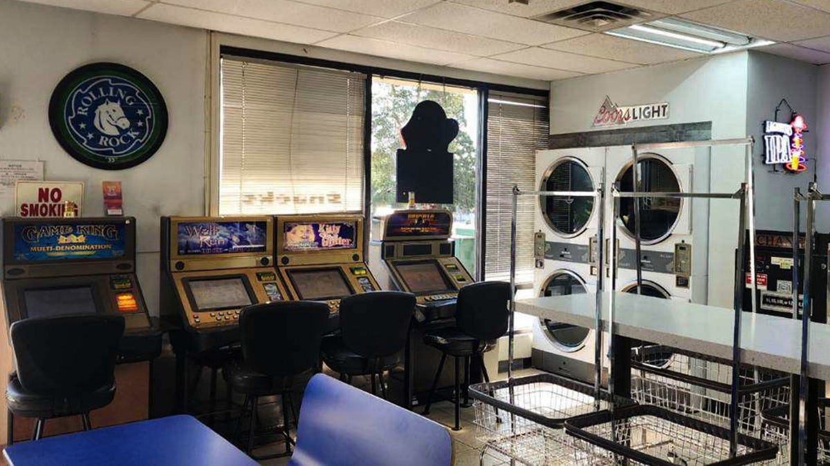 duds_n_suds_slots.jpg?ve=1&tl=1