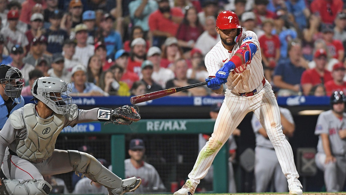 Edmundo Sosa swings