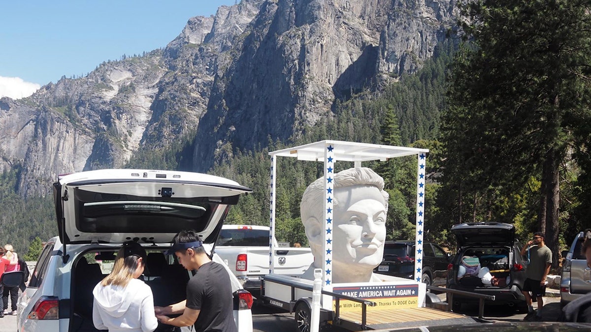 Elon Musk statue draws crowds at Yosemite National Park