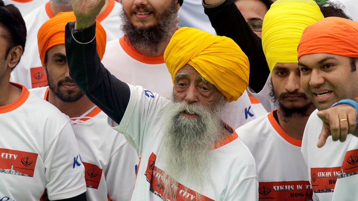 Fauja Singh waves