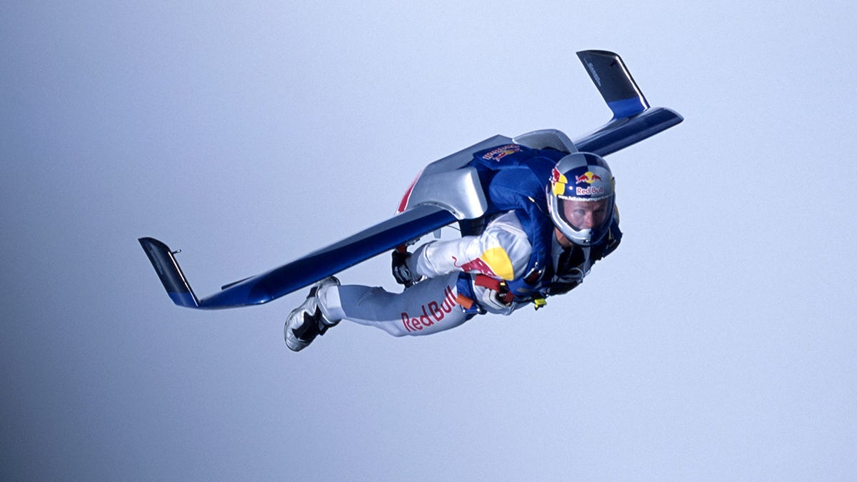 felix baumgartner flies
