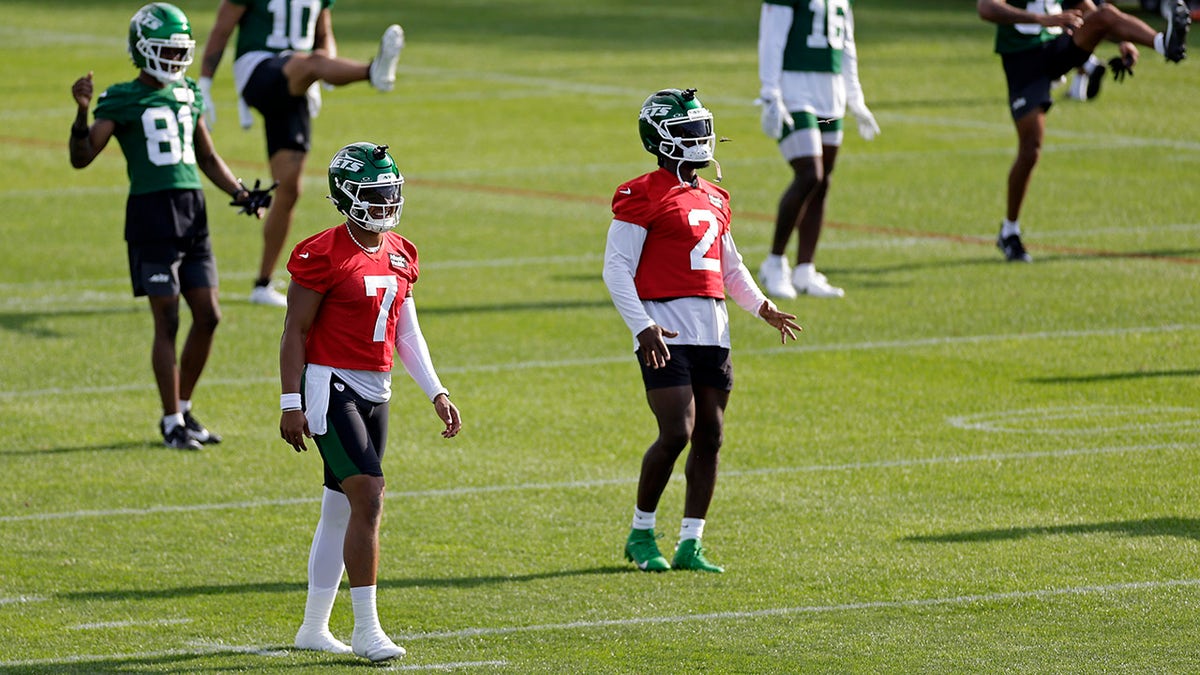 Justin Fields and Tyrod Taylor at camp
