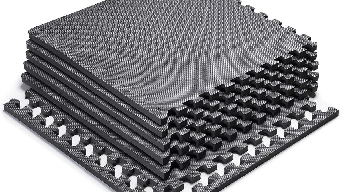 Line your gym pinch these foam blocks.