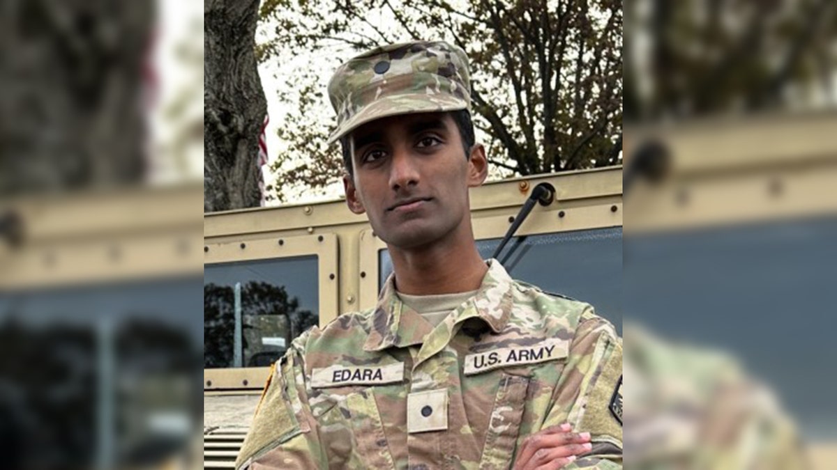 Cadete Neil Edara em uniforme do exército