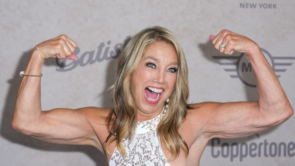 Denise Austin flexing