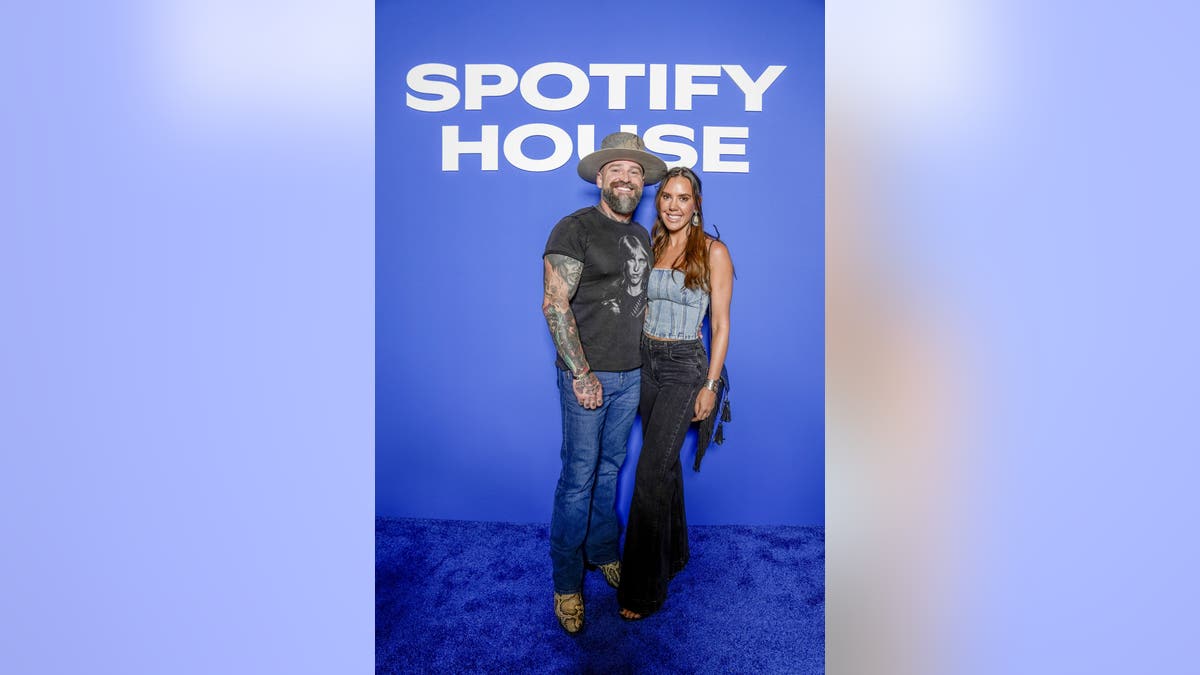 kendra scott and zac brown smiling on the red carpet