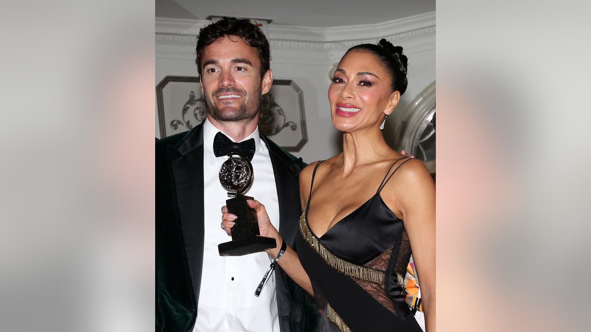nicole scherzinger poses with her tony award and fiance thom evans 