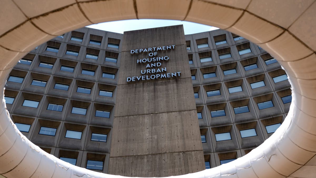 Vistas do HUD Building Sign Sign Up