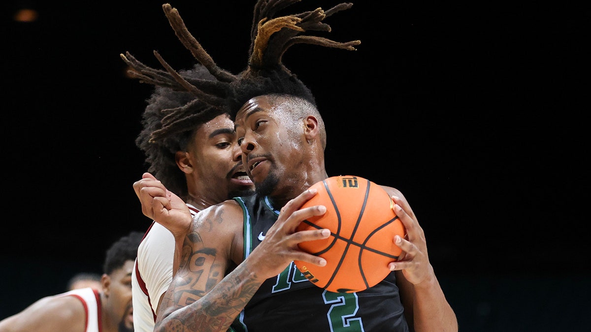 Gregg Glenn III drives to basket