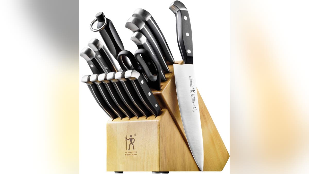 This set comes with a knife block.