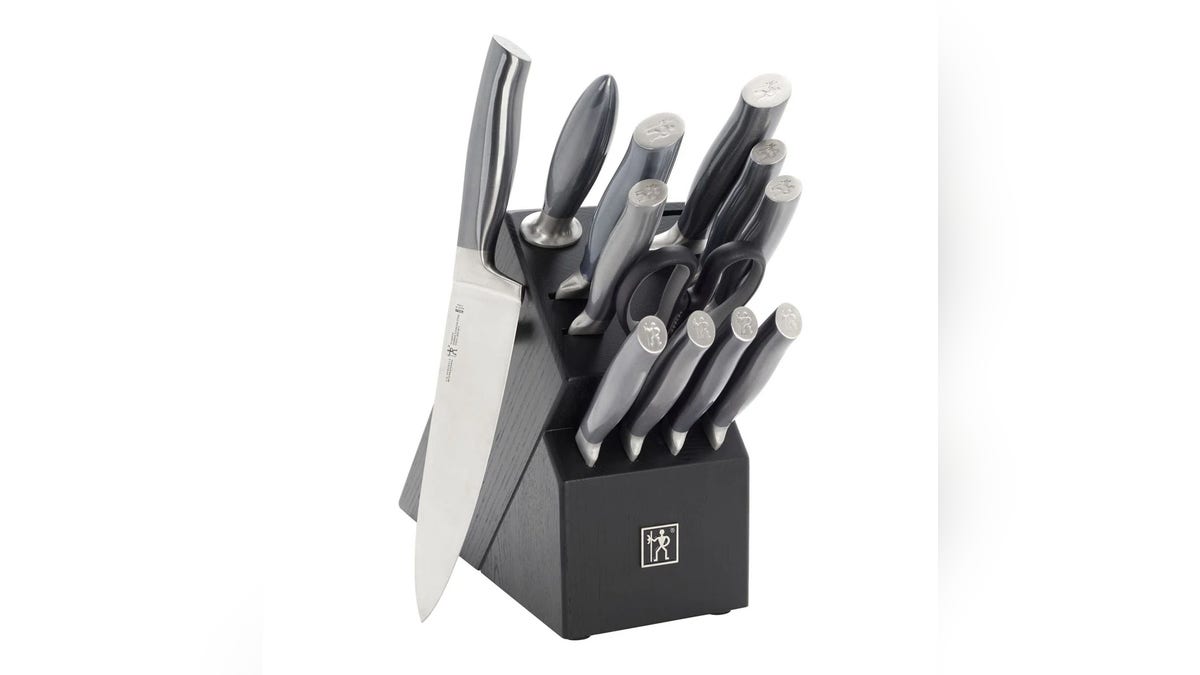 This set comes with all the knives you need in a kitchen.