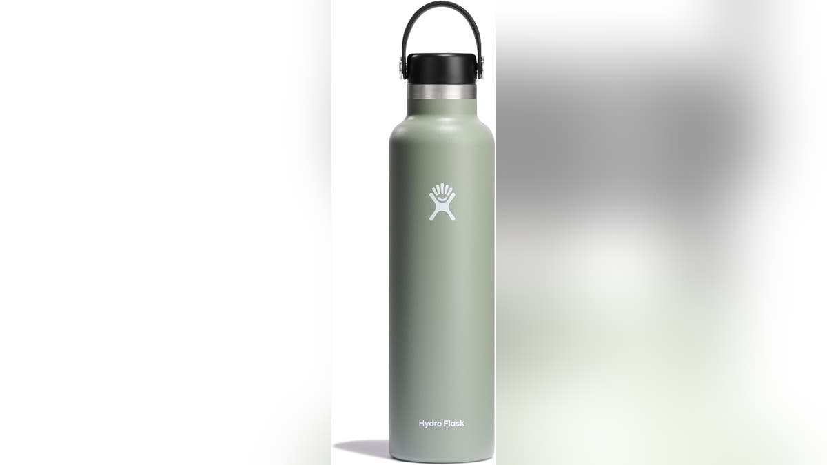 This bottle keeps your water cold.