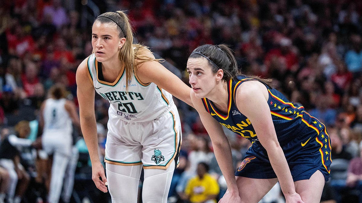 Sabrina Ionescu and Caitlin Clark