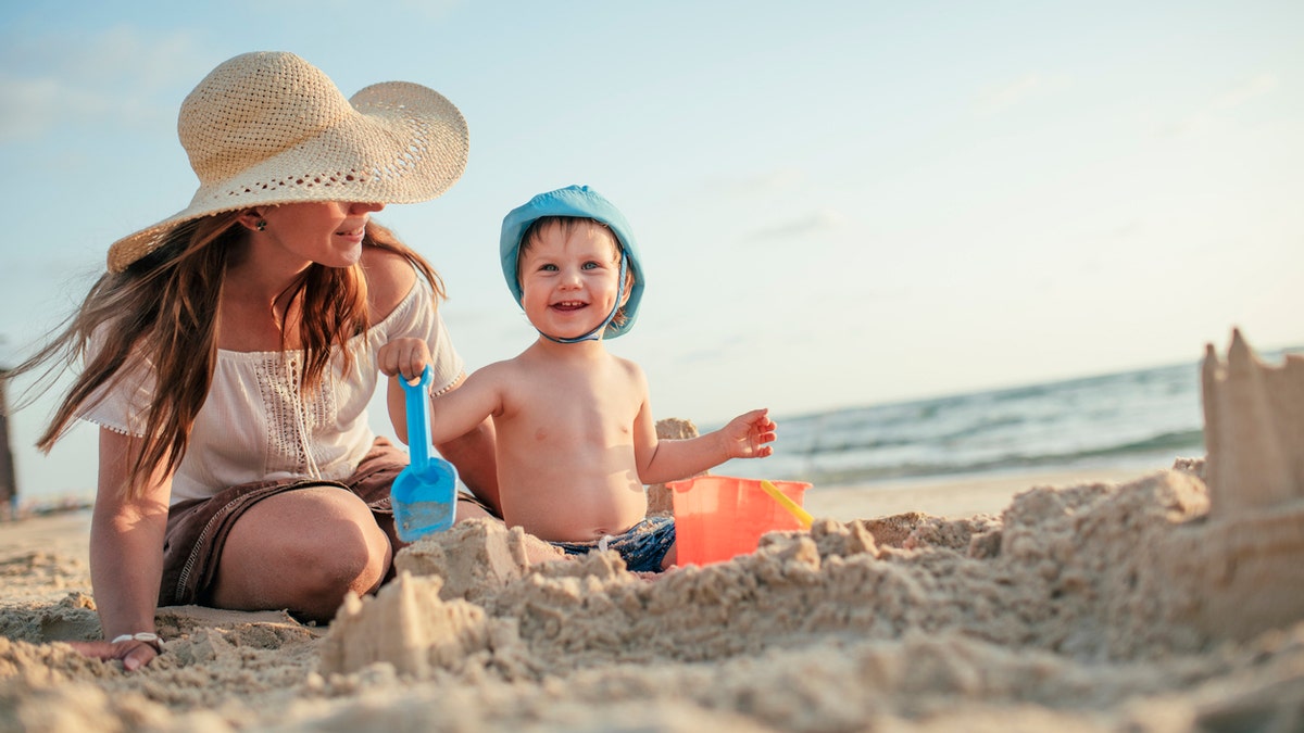 Have fun with the whole family at the beach with these toys. 