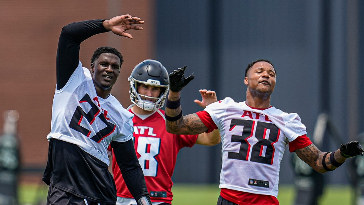 james-pearace-falcons-1 Folkns players struggle during training camp practice