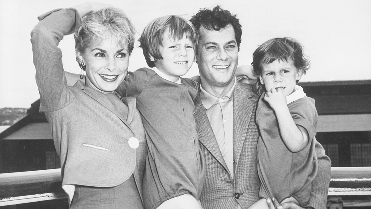 Jamie Lee Curtis with her sister and her parents