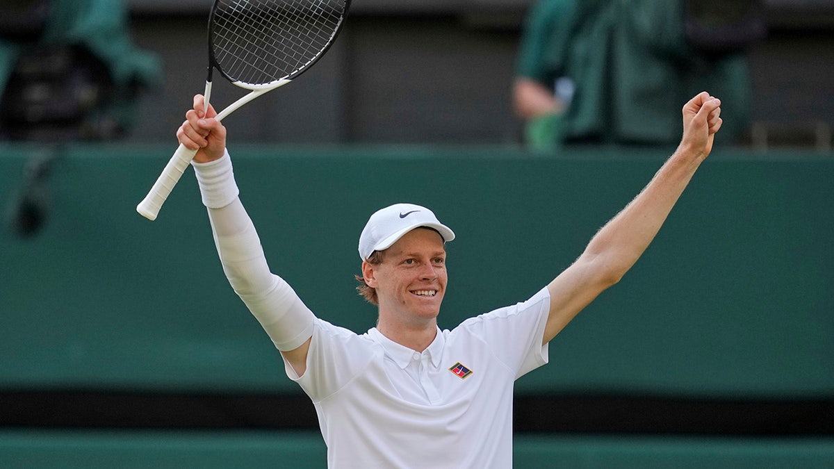 Jannik Sinner with his arms raised