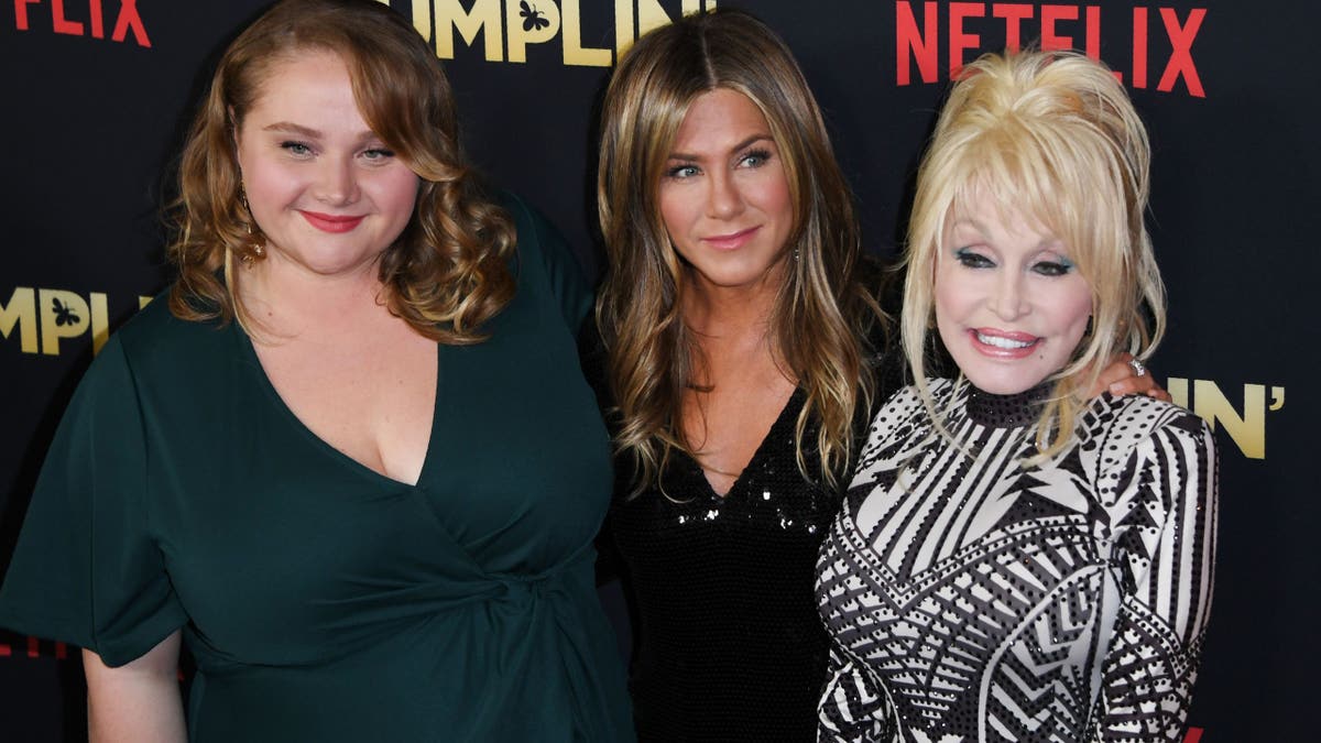 Jennifer Aniston with Dolly Parton and co-star Danielle MacDonald at the premiere of "Dumplin'."