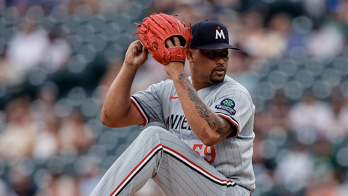 Jhoan Duran pitches