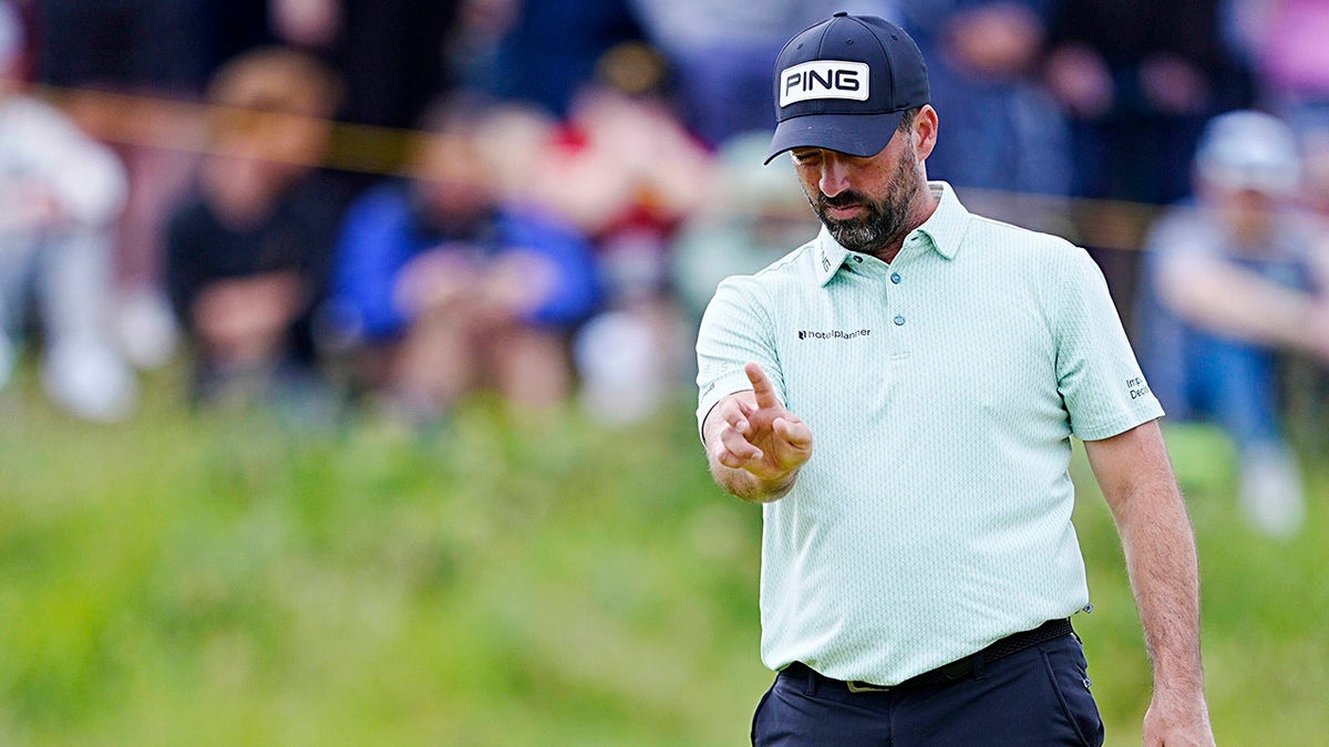 John Parry lines up putt