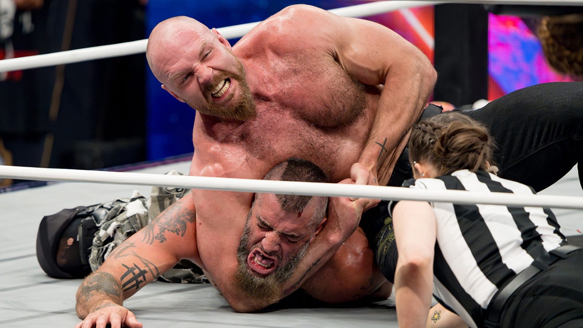 Jon Moxley vs Mark Briscoe