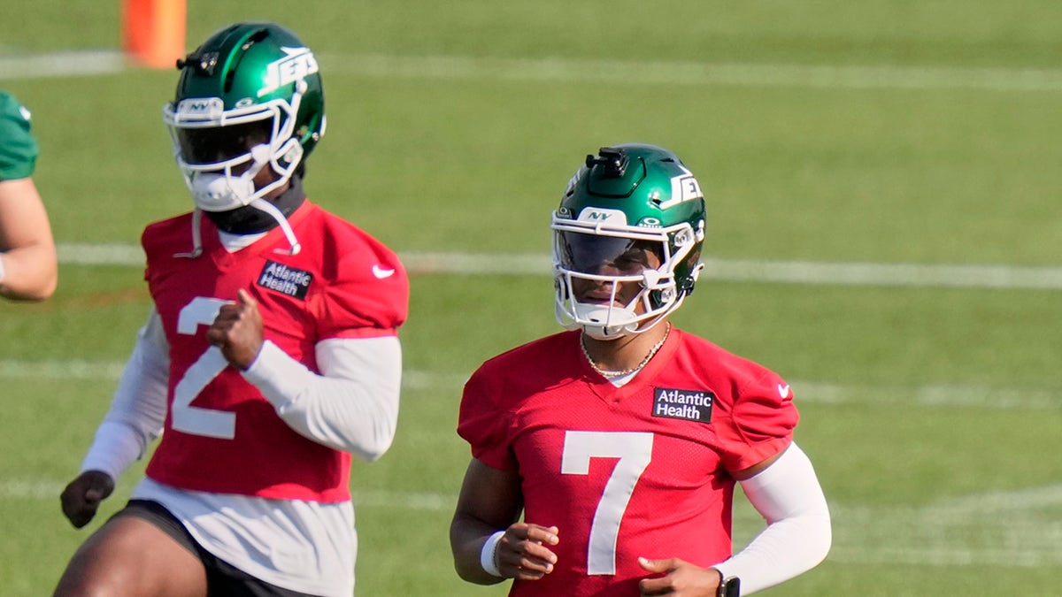 Justin Fields and Tyrod Taylor