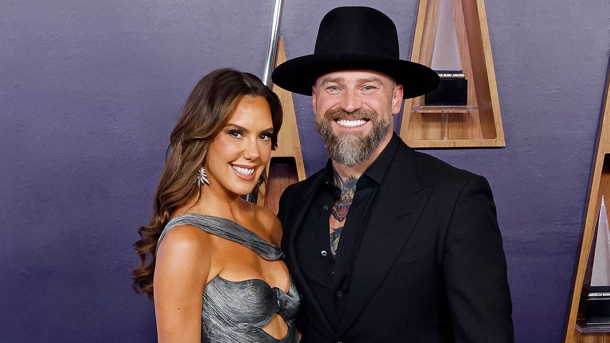 kendra scott and zac brown smiling