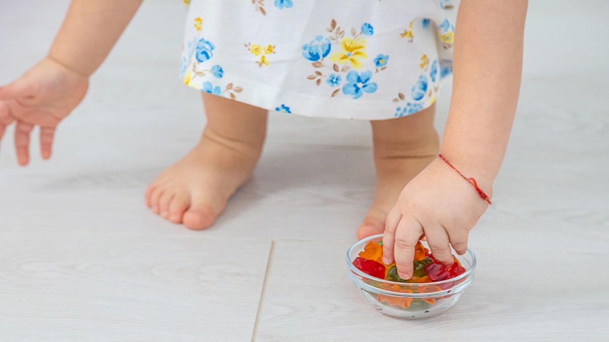kid eating jelly candies