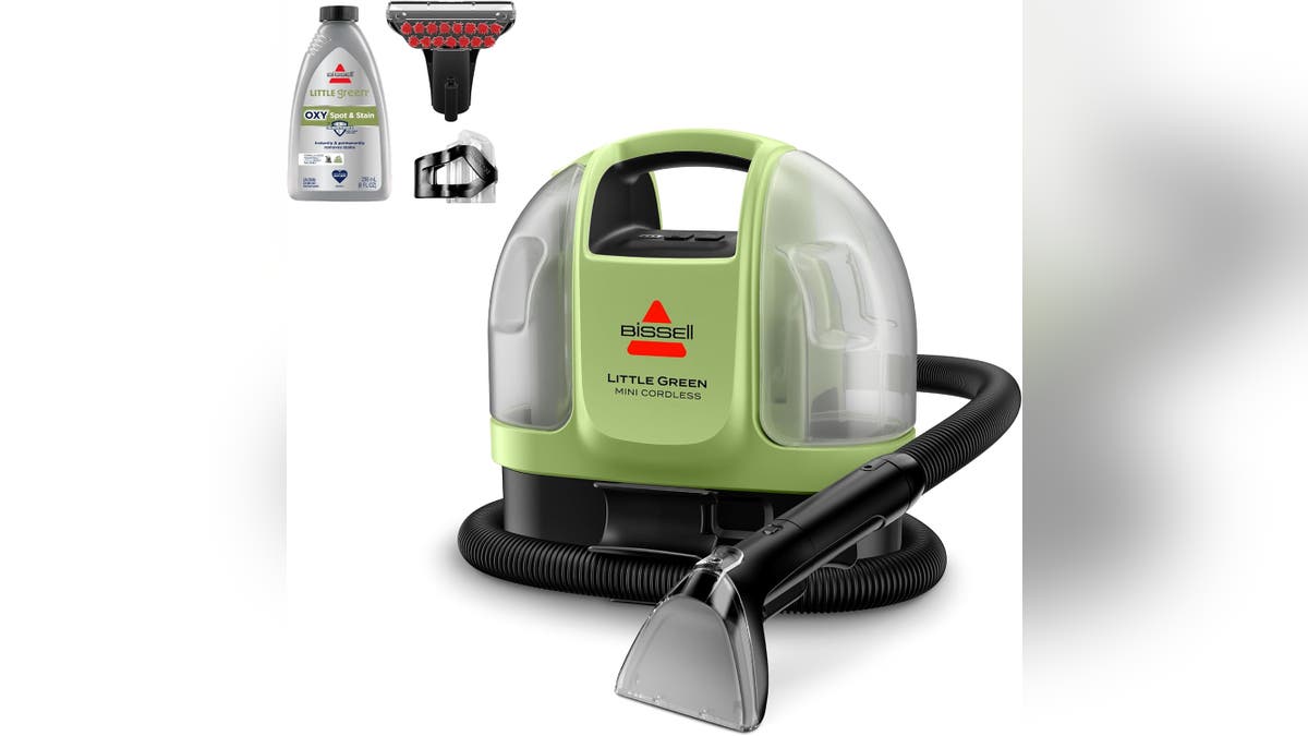 This vacuum cleaner is easy to use in tight spots.