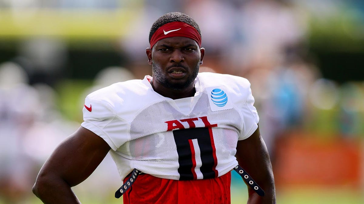 Lorenzo Carter is watching