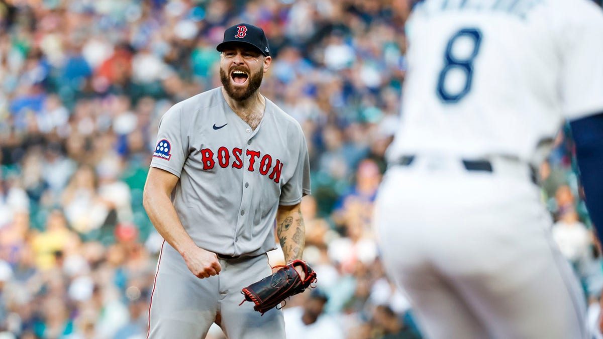 Lucas Giolito celebrates