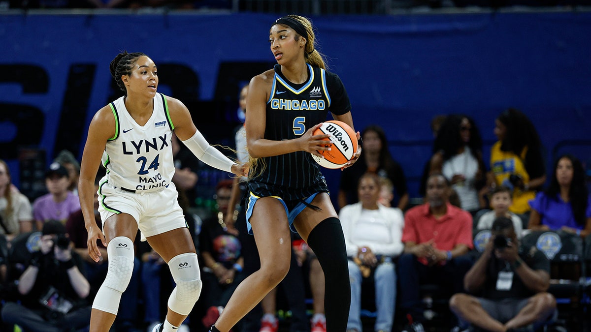 Minnesota Lynx play against Chicago Sky