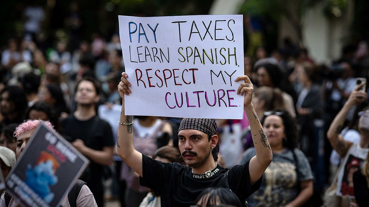 Locals tell Americans to 'respect my culture' during Mexico City protests 1 MEXICO-URBAN-GENTRIFICATION-PROTEST