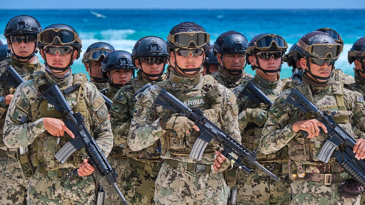 Tentara di Meksiko ada di pantai