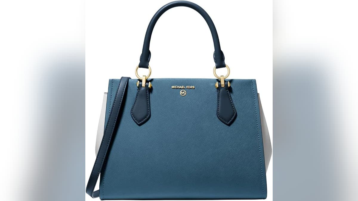 Wear this tote for instant elegance.