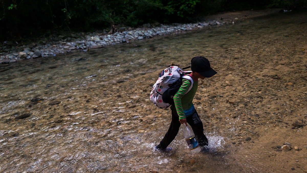 An Ecuadorian migrant child