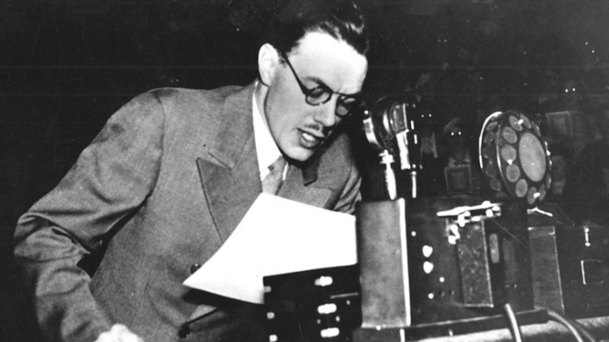 1930s Radio Shoard