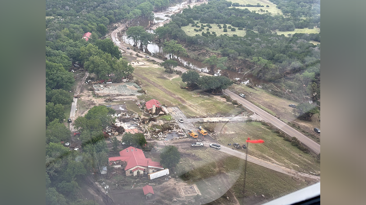 Imagens aéreas de Camp Mystic em Kerr County, Texas, após inundação mortal.