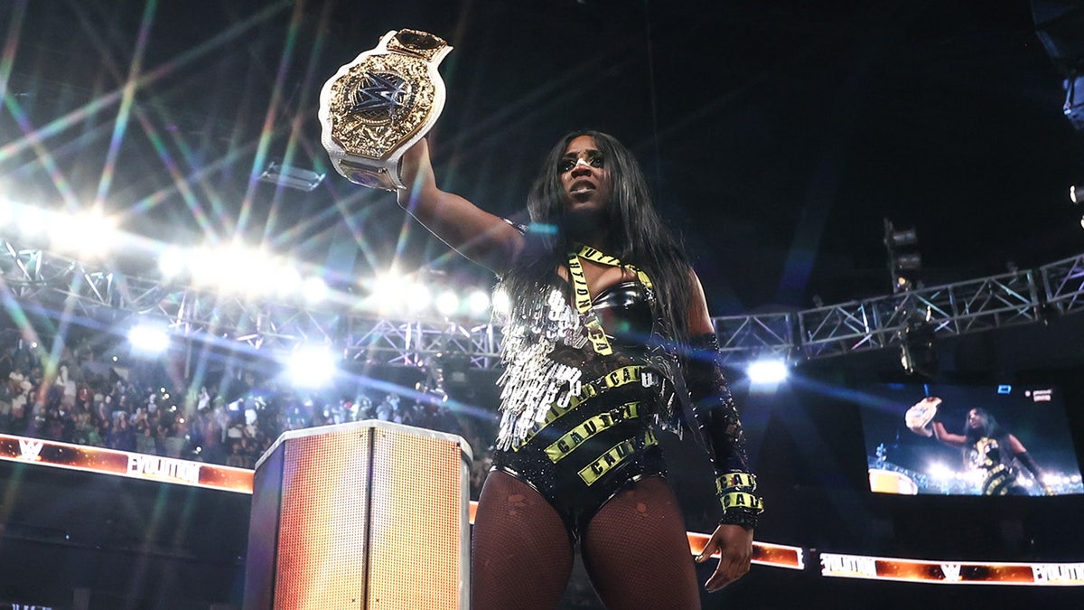 Naomi holds nan belt