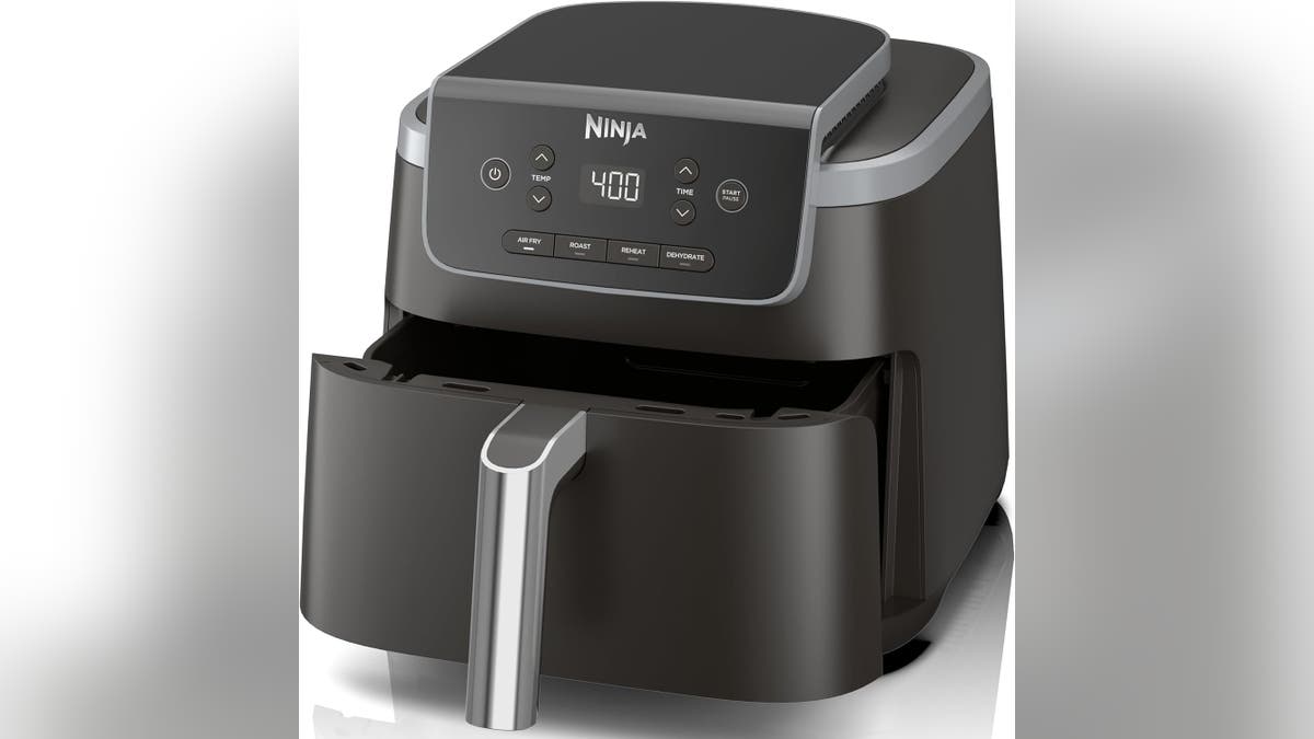 This digital air fryer is easy-to-use.