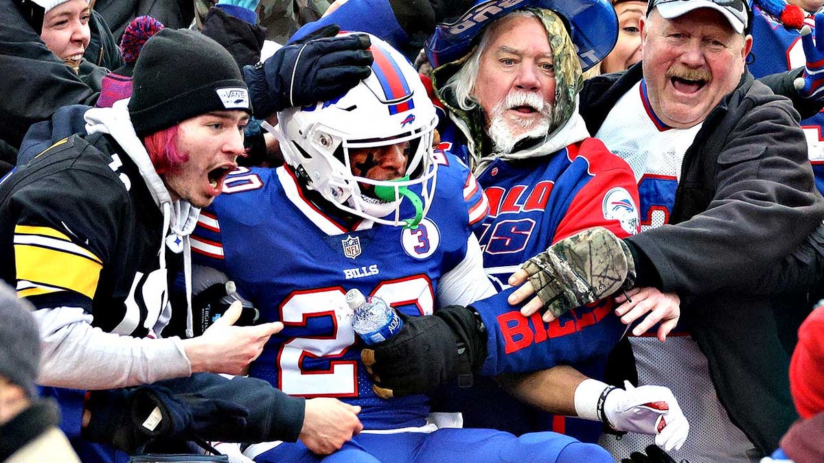 Nyheim Hines celebrates