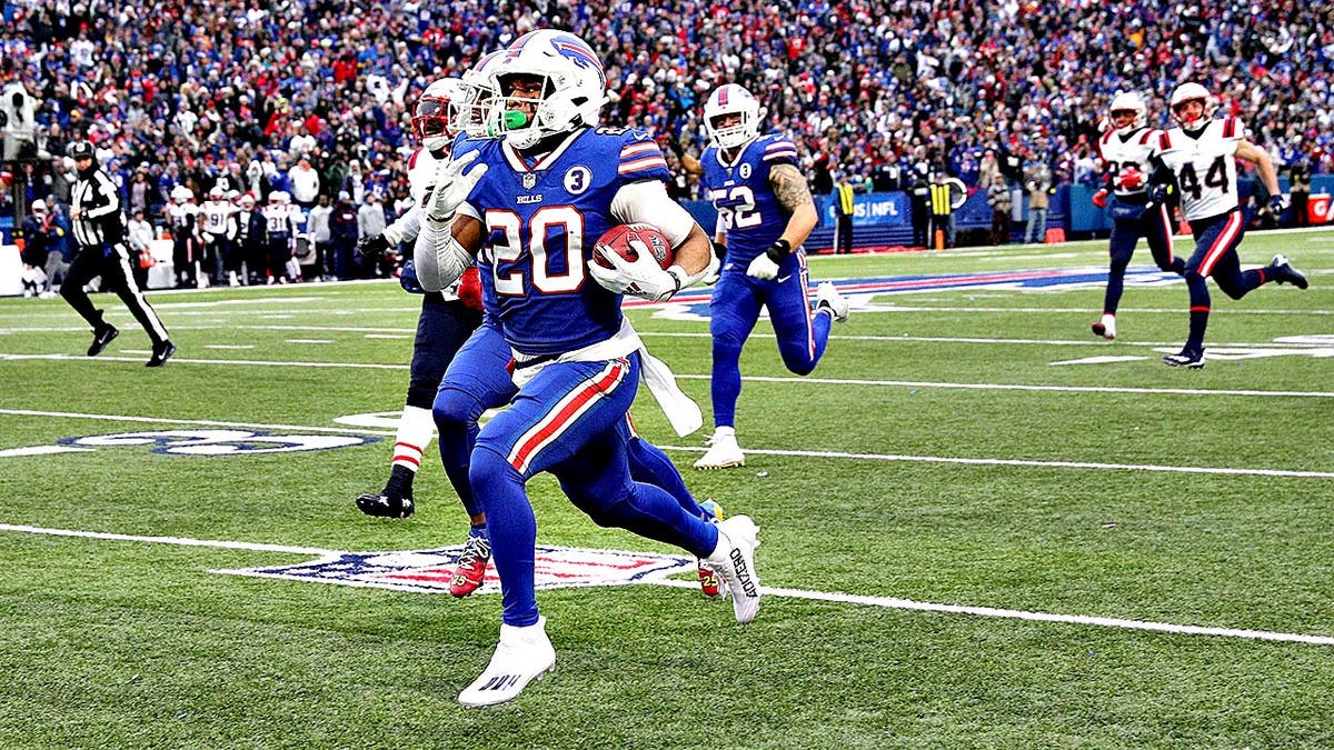 Nyheim Hines in action